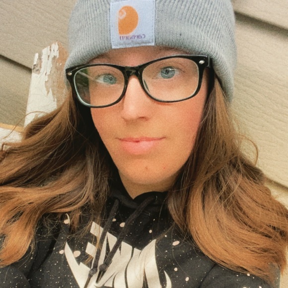 Meet your Posher, Amber 💗 - Picture 5 of 8